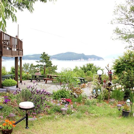 Rest Pension Namhae Exterior photo